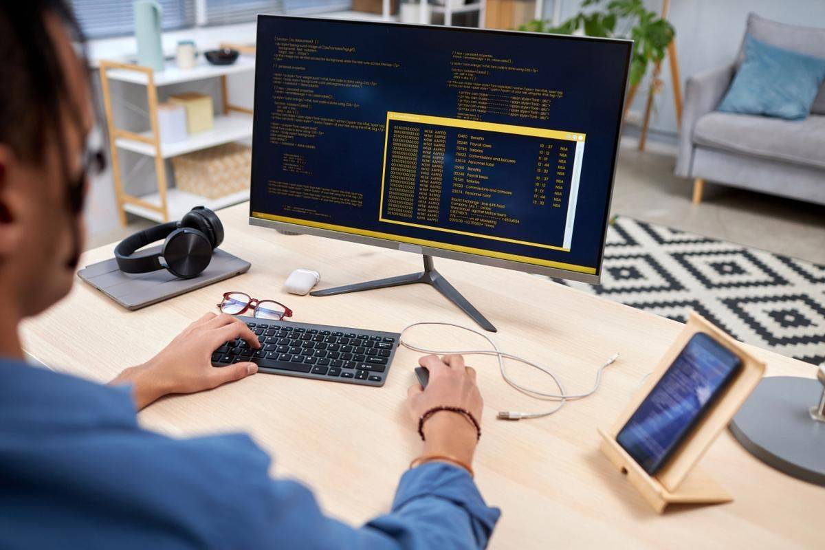 計算機科學(xué)與技術(shù) vs 軟件工程 高就業(yè)如何選擇？